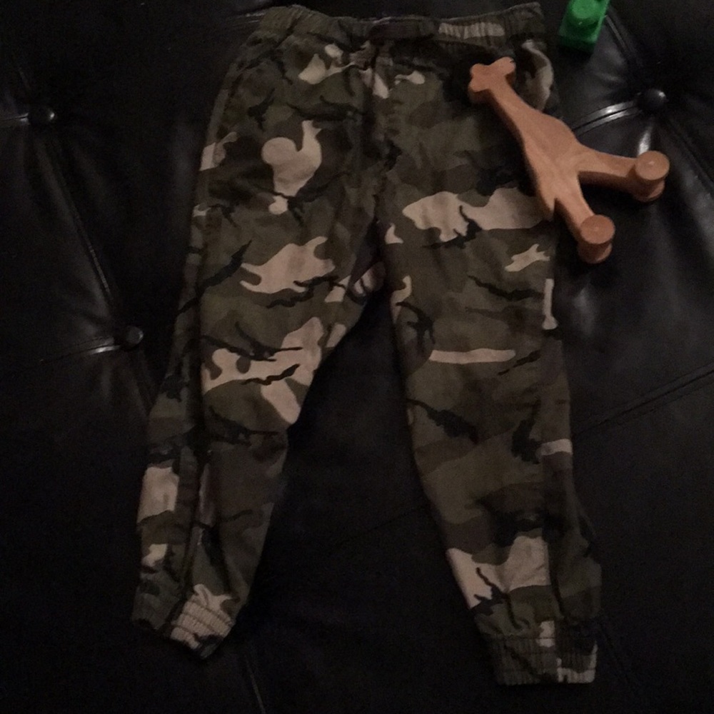 Children’s Place Camouflage Joggers 3T 🏈⚽️🏀